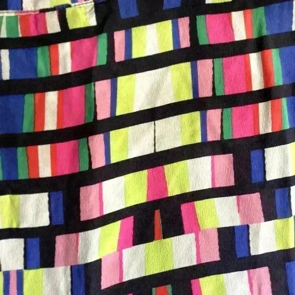 Charlie Jade Multi-Colored Geometric Print 100% Silk Tank Top Size S/ P Soft - Picture 12 of 14
